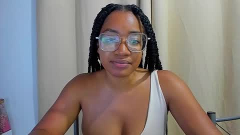 Snapshot of romantic_stargirl chatting on 10.22.25 Is A Belle online show from 10.22.25