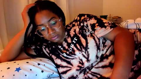 Snapshot of romantic_stargirl chatting on 11.21.25 Is A Belle online show from 11.21.25