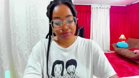 Snapshot of romantic_stargirl chatting on 11.24.25 Is A Belle online show from 11.24.25