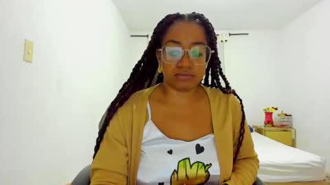 Snapshot of romantic_stargirl chatting on 12.01.25 Is A Belle online show from 12.01.25