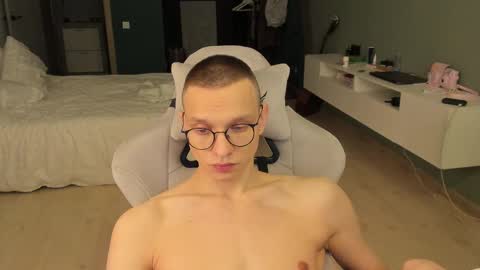 Snapshot of romeo_mercy chatting on 02.10.25 Romeo online show from 02.10.25