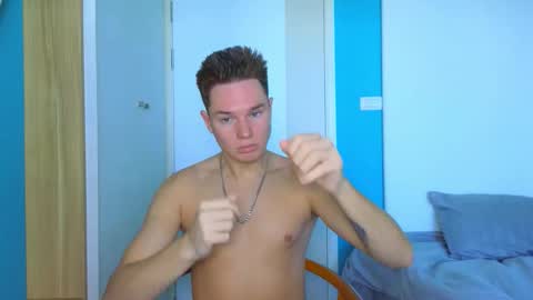 Snapshot of romeosilver chatting on 11.04.25 Romeo online show from 11.04.25