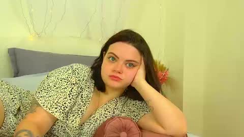 Snapshot of romymorales chatting on 06.05.26 Monica online show from 06.05.26