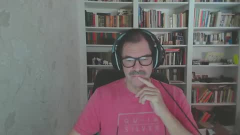 Snapshot of ronger69big chatting on 01.16.25 RodgerDodger online show from 01.16.25