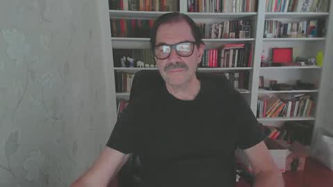 Snapshot of ronger69big chatting on 01.28.25 RodgerDodger online show from 01.28.25