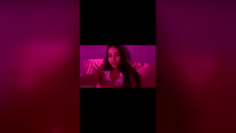 Snapshot of ronieeplay chatting on 05.19.26 Roni online show from 05.19.26
