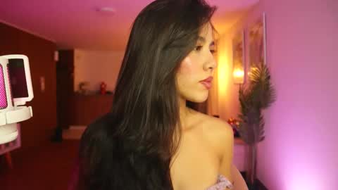Snapshot of ronieeplay chatting on 05.26.26 Roni online show from 05.26.26