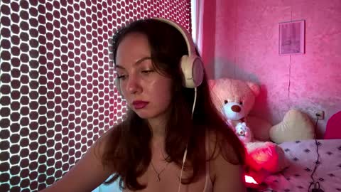 Snapshot of roniquashnock chatting on 04.09.26 Elvi online show from 04.09.26