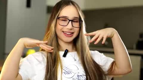 Snapshot of ronnist chatting on 11.20.25 Veronica online show from 11.20.25