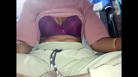 Snapshot of roop_sexy642 chatting on 04.17.26 roop_sexy642 online show from 04.17.26