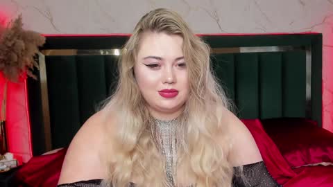 Snapshot of rosa1ia chatting on 02.05.25 Chloe online show from 02.05.25