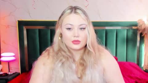 Snapshot of rosa1ia chatting on 10.17.25 Chloe online show from 10.17.25