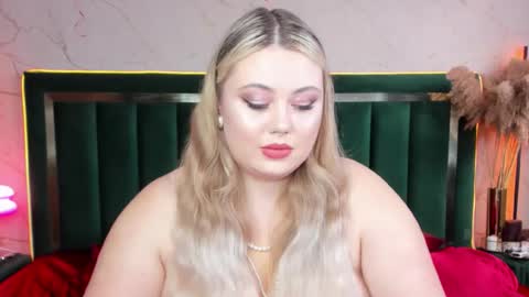 Snapshot of rosa1ia chatting on 10.21.25 Chloe online show from 10.21.25