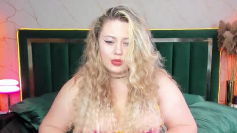 Snapshot of rosa1ia chatting on 11.14.25 Chloe online show from 11.14.25