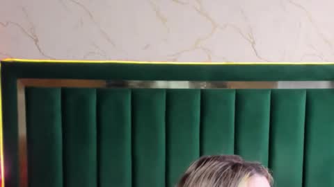 Snapshot of rosa1ia chatting on 11.20.25 Chloe online show from 11.20.25