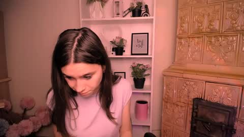 Snapshot of rosalais_ chatting on 05.15.26 Rose online show from 05.15.26