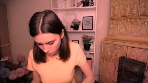 Snapshot of rosalais_ chatting on 05.21.26 Rose online show from 05.21.26