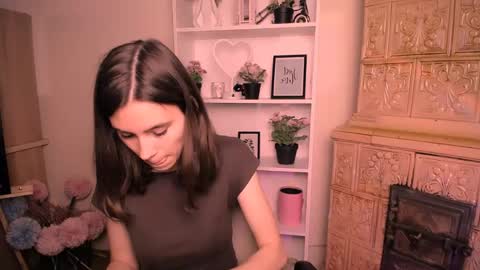 Snapshot of rosalais_ chatting on 05.29.26 Rose online show from 05.29.26