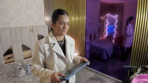 Snapshot of rosalind_tay chatting on 09.09.25 ROSALIN online show from 09.09.25