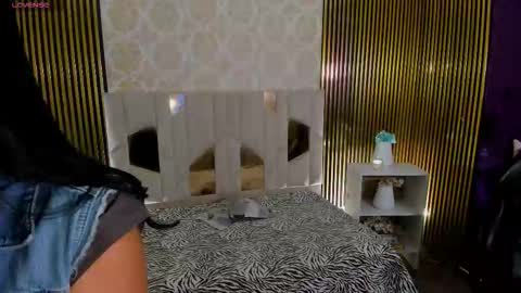 Snapshot of rosalind_tay chatting on 09.22.25 ROSALIN online show from 09.22.25