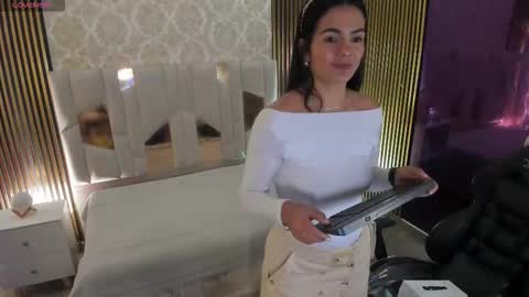 Snapshot of rosalind_tay chatting on 10.04.25 ROSALIN online show from 10.04.25