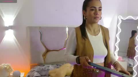 Snapshot of rosalind_tay chatting on 10.18.25 ROSALIN online show from 10.18.25