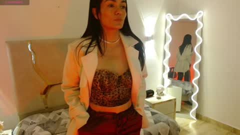 Snapshot of rosalind_tay chatting on 10.23.25 ROSALIN online show from 10.23.25