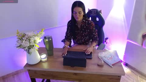 Snapshot of rosalind_tay chatting on 10.24.25 ROSALIN online show from 10.24.25