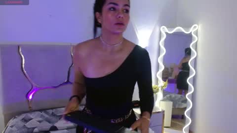 Snapshot of rosalind_tay chatting on 10.28.25 ROSALIN online show from 10.28.25