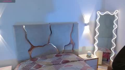 Snapshot of rosalind_tay chatting on 12.03.25 ROSALIN online show from 12.03.25