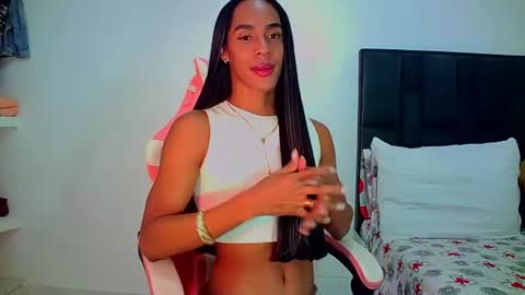 Snapshot of rosalindasexy chatting on 06.18.26 Rosalinda online show from 06.18.26