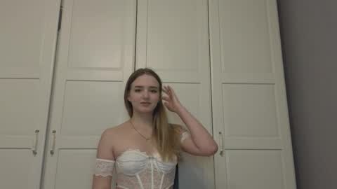 Snapshot of rose_quartz007 chatting on 12.16.25 Luna online show from 12.16.25