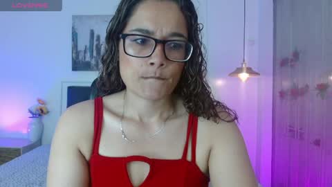 Snapshot of rose_thompson1 chatting on 05.13.26 Rose online show from 05.13.26