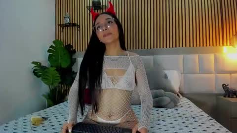 roseaurora online show from 11.25.25