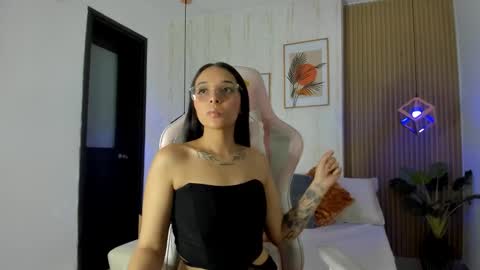 roseaurora online show from 11.29.25