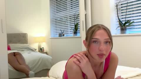 Bella  online show from 10.17.25