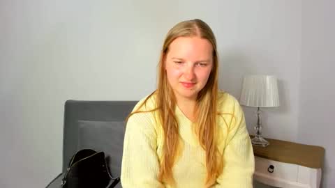 Snapshot of rosehypnotic chatting on 04.14.26 Rose online show from 04.14.26