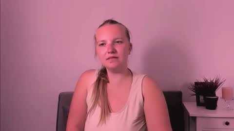 Snapshot of rosehypnotic chatting on 05.22.26 Rose online show from 05.22.26