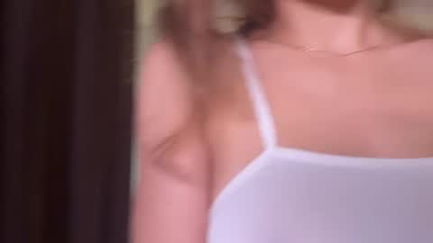 Snapshot of roselyn_rose chatting on 06.13.26 Roselyn online show from 06.13.26