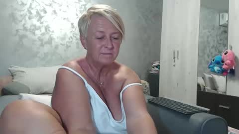 Lovepinklilly online show from 09.14.25