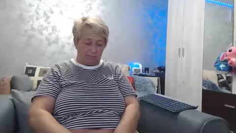 Lovepinklilly online show from 11.12.25