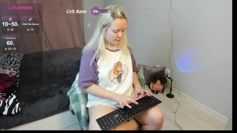 Snapshot of rosethomas_ chatting on 11.08.25 rosethomas_ online show from 11.08.25