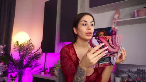 Snapshot of roshen_amira chatting on 12.23.24 Amii online show from 12.23.24