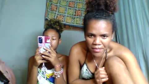 Snapshot of rosia22 chatting on 09.25.25 rosia22 online show from 09.25.25