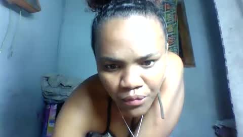 Snapshot of rosia22 chatting on 10.02.25 rosia22 online show from 10.02.25