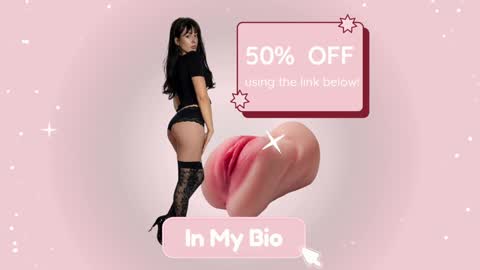 Snapshot of rosiebones chatting on 10.29.25 Rosie Bones online show from 10.29.25