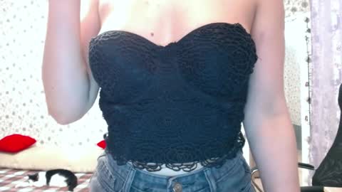 Snapshot of rosierosa chatting on 02.28.25 Rosie is waiting for YOU online show from 02.28.25