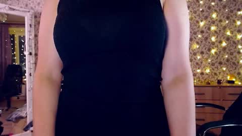 Snapshot of rosierosa chatting on 12.05.25 Rosie is waiting for YOU online show from 12.05.25