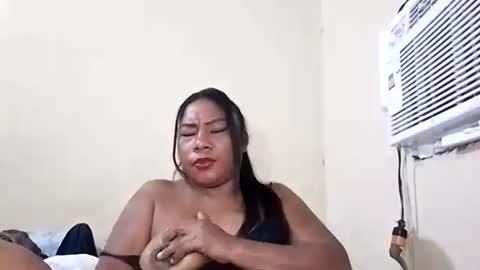 Snapshot of rosmerynava chatting on 03.11.25 rosmerynavarro online show from 03.11.25