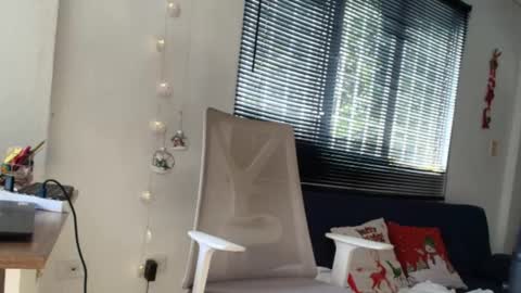 Snapshot of ross_bakerhot chatting on 12.19.24 Ross BakerHot online show from 12.19.24